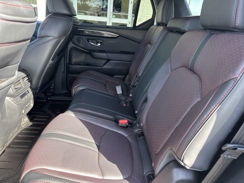 Used 2025 Honda Pilot Black Edition image 12