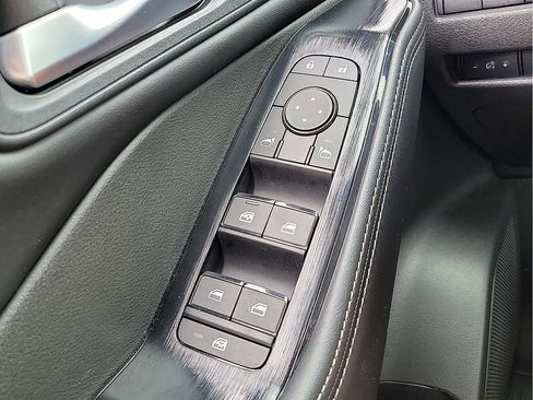 Used 2025 Nissan Rogue SV AWD/4WD image 13
