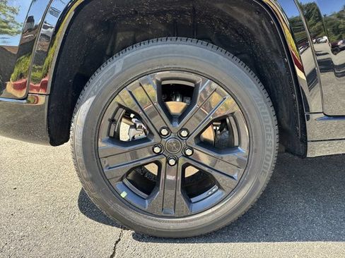 New 2027 Jeep Grand Cherokee Limited AWD/4WD image 17