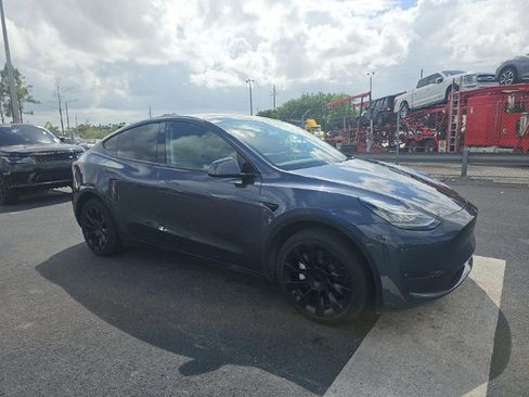 Used 2023 Tesla Model Y Long Range image 3