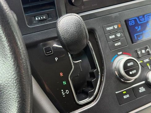 Used 2017 Toyota Sienna LE AWD/4WD image 27