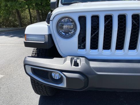 Used 2020 Jeep Gladiator Overland AWD/4WD image 14