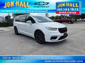 Used 2022 Chrysler Pacifica Touring-L w/ Uconnect Theater Family Group FWD 360° Tour