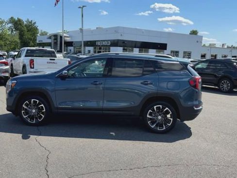 Certified 2024 GMC Terrain SLT w/ Infotainment Package II AWD/4WD image 5