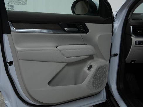 New 2026 GMC Terrain Denali w/ LPO, Black Badging Package image 21