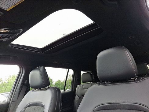 New 2025 Jeep Grand Cherokee L Altitude image 11