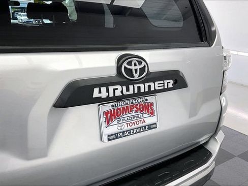 Used 2018 Toyota 4Runner TRD Off-Road w/ Convenience Package AWD/4WD image 32