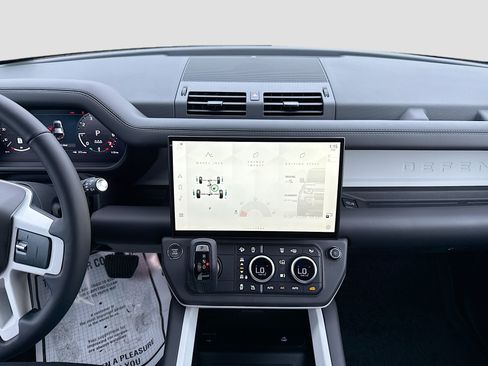 New 2026 Land Rover Defender 110 X-Dynamic SE AWD/4WD image 19