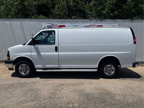 Used 2024 GMC Savana 2500 w/ Driver Convenience Package RWD image 7