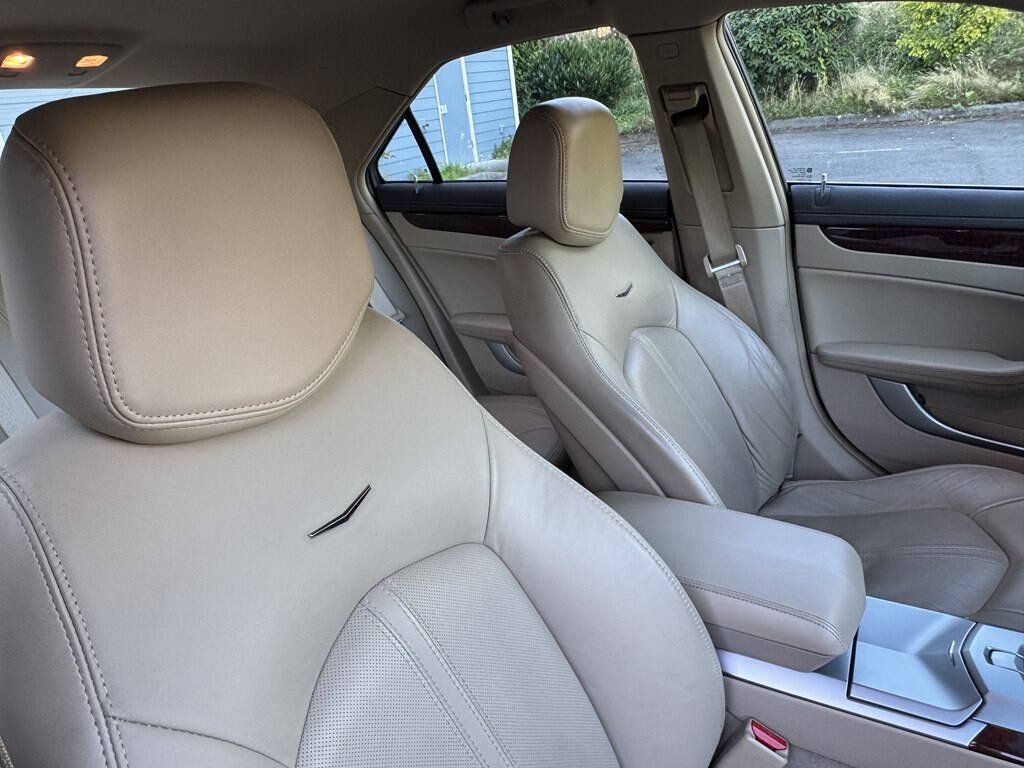 Used 2011 Cadillac CTS Luxury AWD/4WD image 18