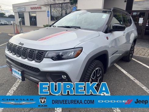 New 2026 Jeep Compass Trailhawk w/ Sun, Sound & Navigation Group AWD/4WD image 1