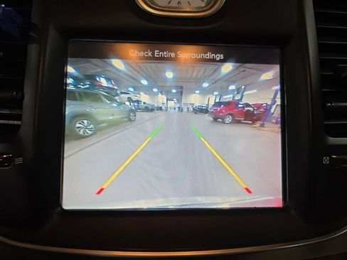 Used 2015 Chrysler 300 C Platinum image 12