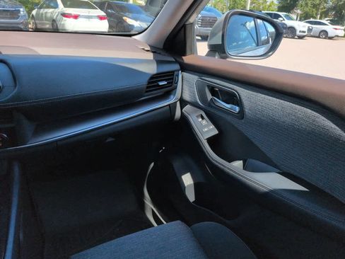 Used 2023 Nissan Rogue SV FWD image 16
