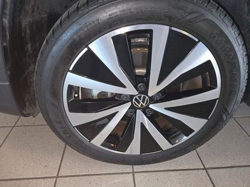 Used 2024 Volkswagen Taos SE image 10