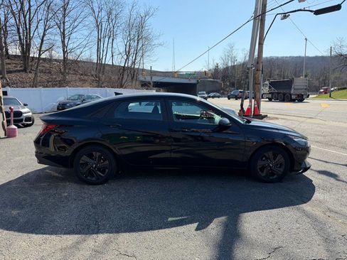 Used 2021 Hyundai Elantra SEL w/ Convenience Package FWD image 5