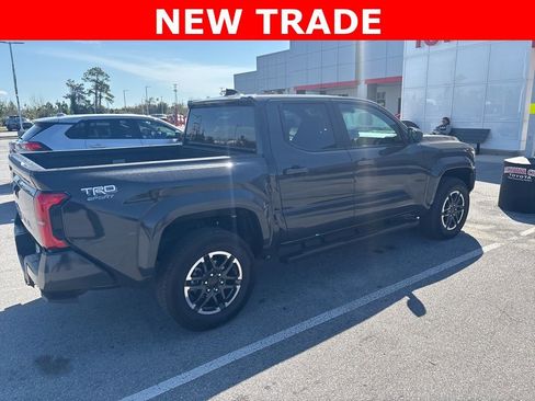 Used 2025 Toyota Tacoma TRD Sport image 11