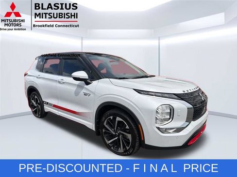 Used 2023 Mitsubishi Outlander 4WD Plug-In Hybrid image 1