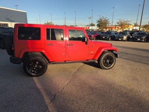 Used 2018 Jeep Wrangler Unlimited Sahara w/ Connectivity Group image 5