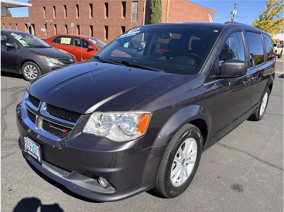 Used 2019 Dodge Grand Caravan SXT FWD image 1
