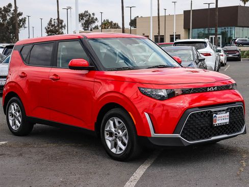 Used 2023 Kia Soul S FWD image 3