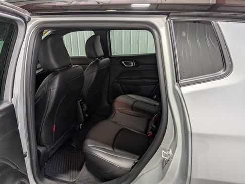 Used 2025 Jeep Compass Trailhawk AWD/4WD image 9
