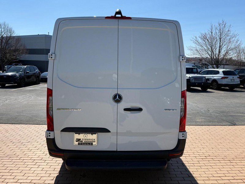 Used 2025 Mercedes-Benz Sprinter 2500 image 4