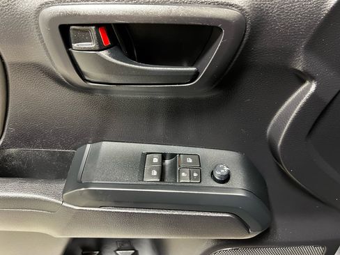 Used 2020 Toyota Tacoma SR image 14