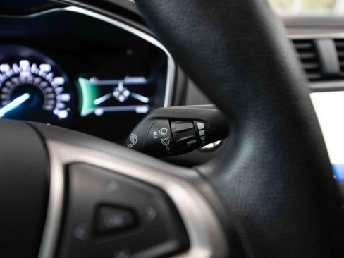 Used 2020 Ford Fusion SE FWD image 14