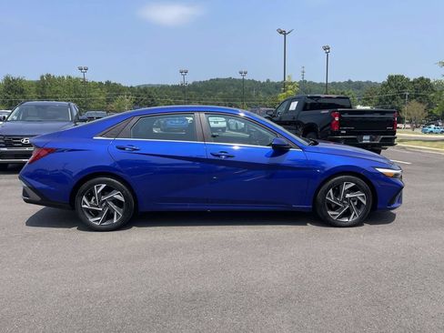 Certified 2025 Hyundai Elantra SEL FWD image 2