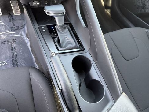 Certified 2025 Hyundai Elantra Sport FWD image 31
