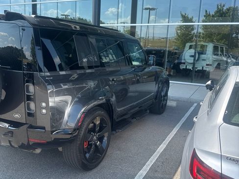 Used 2022 Land Rover Defender 110 X AWD/4WD image 3