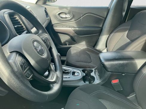 Used 2019 Jeep Cherokee Latitude w/ Popular Appearance Group AWD/4WD image 5
