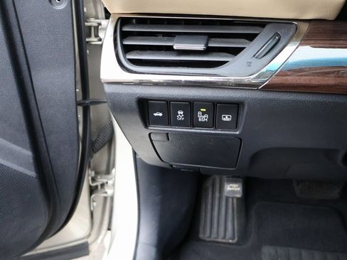 Used 2013 Toyota Avalon Limited image 29