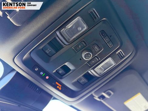 Used 2024 GMC Yukon SLT w/ SLT Luxury Package image 32