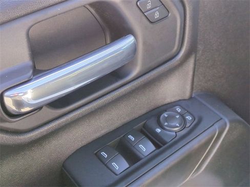 Used 2022 Chevrolet Silverado 1500 Custom image 12