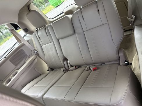 Used 2015 Chrysler Town & Country Touring FWD image 29