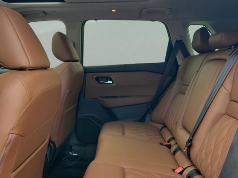 New 2026 Nissan Rogue Platinum image 9