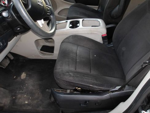 Used 2012 Dodge Grand Caravan SXT FWD image 5