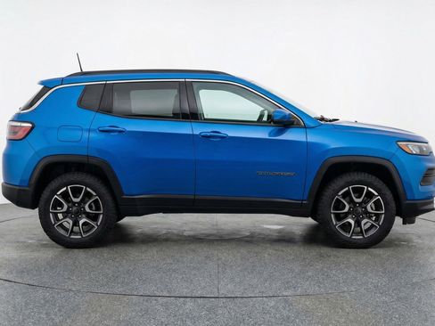 Used 2025 Jeep Compass Trailhawk image 11