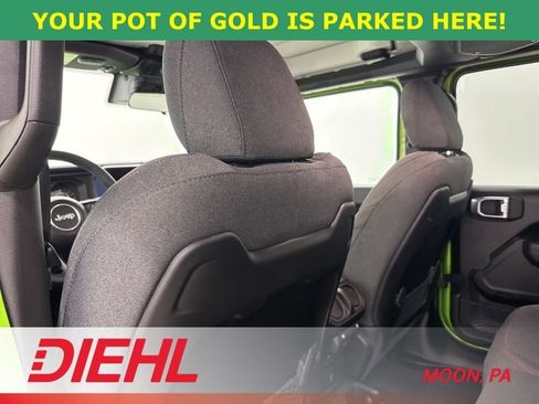 Used 2025 Jeep Wrangler Rubicon w/ Convenience Group image 17