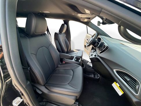 New 2026 Chrysler Voyager LX FWD image 28
