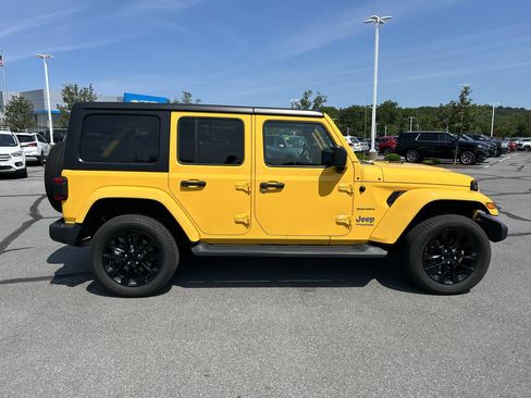 Used 2021 Jeep Wrangler Unlimited Sahara w/ Dual Top Group AWD/4WD image 8