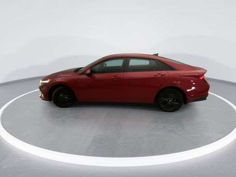 Used 2023 Hyundai Elantra SEL FWD image 9
