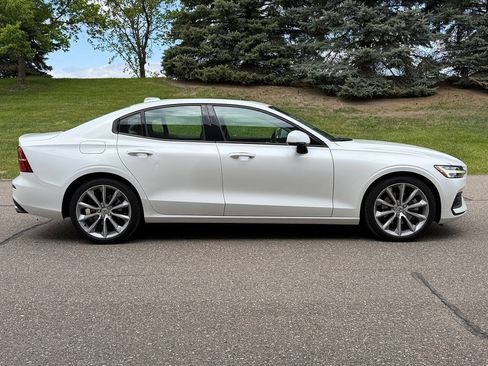 Used 2020 Volvo S60 T5 Momentum FWD image 2