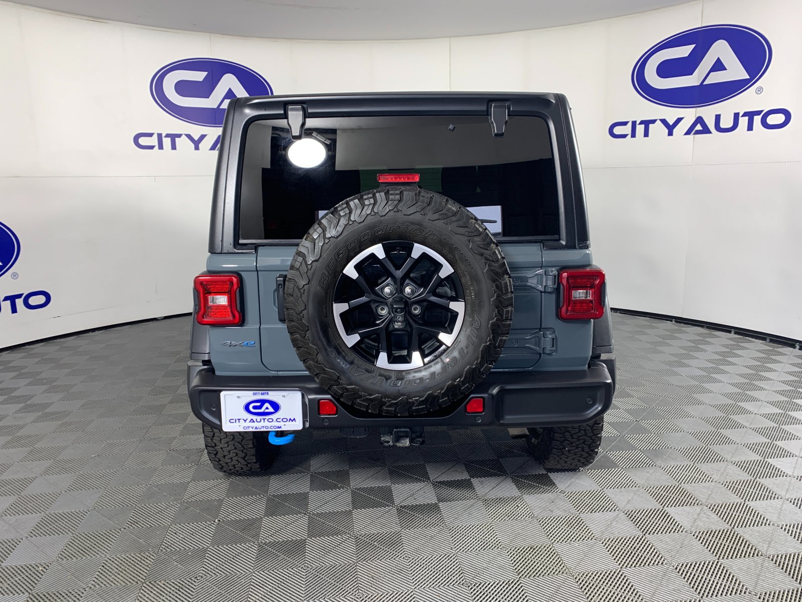 Used 2024 Jeep Wrangler Unlimited Rubicon 4xe w/ Technology Group AWD/4WD image 4