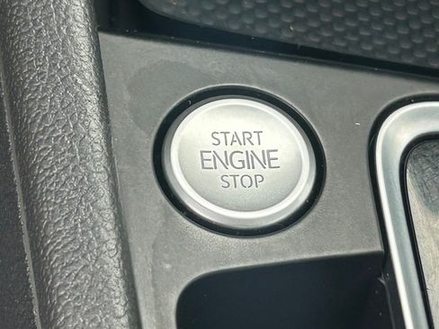 Used 2021 Volkswagen Jetta SE image 40