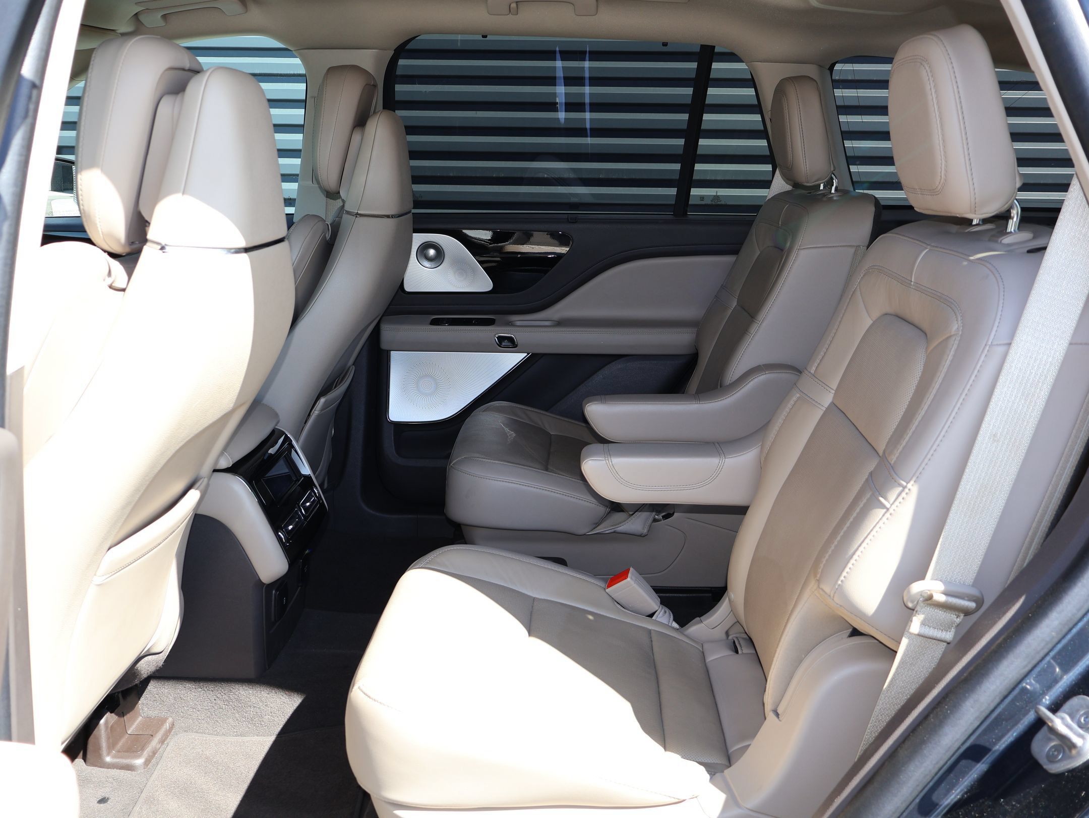 Used 2023 Lincoln Aviator Reserve w/ Equipment Group 201A AWD/4WD image 27