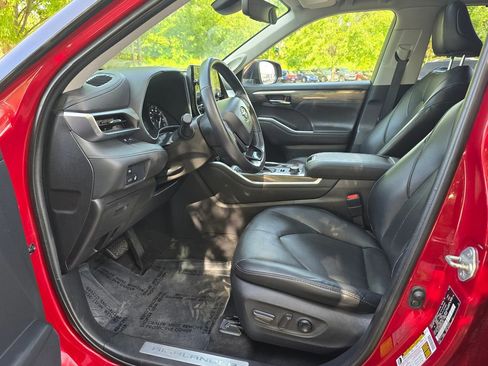 Used 2021 Toyota Highlander Limited AWD/4WD image 16