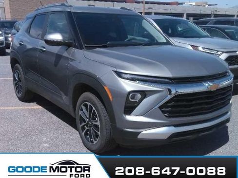 Used 2025 Chevrolet TrailBlazer LT AWD/4WD image 2