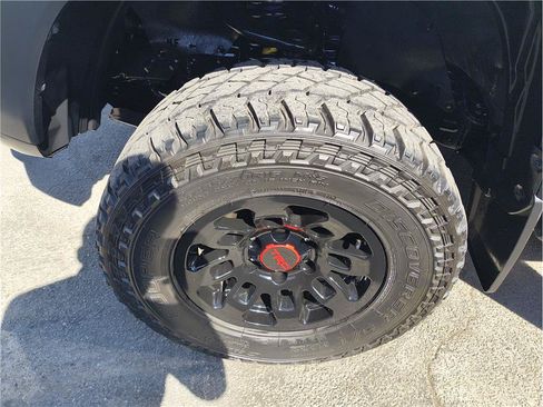 Used 2022 Toyota Tacoma TRD Off-Road w/ Technology Package RWD image 19